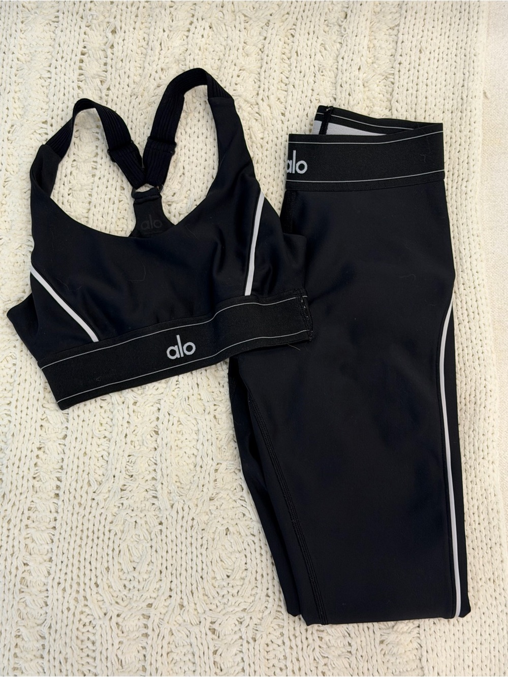 ALO Yoga Black Sports Bra and Leggings Set with White Piping